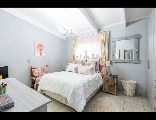 3 BEDROOM HOUSE FOR SALE IN ISLAND VIEW